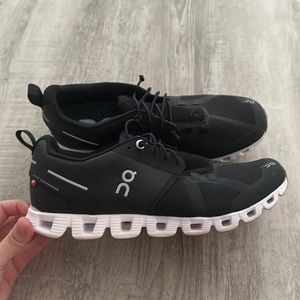 Womens OnCloud sneakers